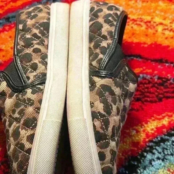 Women’s‎ Time and Tru leopard slip on shoes - size 7.5 - Picture 3 of 3